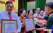 TP.HCM: 470 đảng viên phường Phú Lợi nhận huy hiệu Đảng