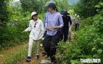 Đại sứ Mỹ băng rừng đến hiện trường tìm kiếm quân nhân mất tích tại Quảng Trị