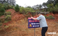 Sạt lở đồi thông ở Đà Lạt đe dọa công trình, đường và hệ thống điện