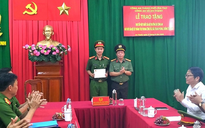 Bộ Công an trợ cấp đột xuất cho chiến sĩ bị thương khi bắt nhóm trộm chó