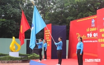 Xúc động Lễ chào cờ ‘Tôi yêu Tổ quốc tôi’ tại công viên Lê Thị Riêng