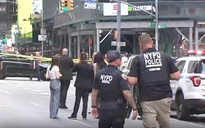 Cảnh sát bắn hạ một phụ nữ đâm chết người ở New York