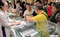 Theo chân khách Trung Quốc vào những 'phòng VIP' bán hàng trăm triệu đồng