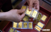 Vàng tăng không đủ bù lỗ, ngân hàng hút USD