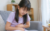 Trẻ đau bụng mỗi sáng trước khi đi học: Cha mẹ cần lưu ý gì?