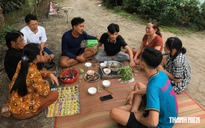 Vì sao người miền Tây thích trải chiếu đãi khách giữa sân, giữa vườn?