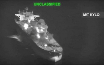 Iran nói đã tấn công tàu sân bay Mỹ, cảnh báo tàu thuyền ở eo biển Hormuz