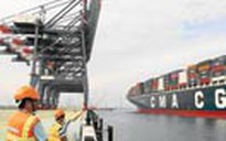 Lần đầu tiên, cảng VN đón tàu container trọng tải 131.000 DWT