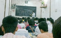 “Nóng” lò luyện thi, “bí” nhà trọ