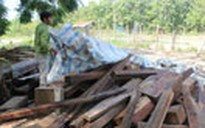 Kiểm lâm “gửi” gỗ nhóm 1 tại trạm cửa rừng