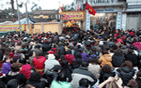 Hàng ngàn người đổ về chùa Phúc Khánh cầu an