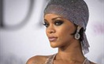 Poster Rihanna 'khỏa thân' bị hạn chế do quá gợi cảm