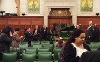 Phút kinh hoàng trong toà nhà Quốc hội Canada khi súng nổ