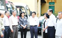 Giảm biên chế để cân đối ngân sách