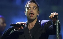 Robbie Williams bị tố lợi dụng chuyện 'vợ đẻ' để quảng bá tour