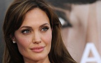 Chuyên gia ung thư nói gì về quyết định cắt buồng trứng của Angelina Jolie?