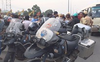 Bắt dàn mô tô 'khủng' trên xa lộ Hà Nội