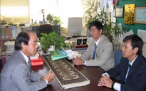 Phong tặng danh hiệu Giáo sư danh dự cho GS.TS Kenji Furukawa
