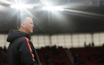 Hàng loạt cựu danh thủ M.U kêu gọi 'trảm' HLV Van Gaal