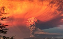Núi lửa Chile phun, bầu trời hóa màu cam