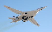 Máy bay ném bom chiến lược Tu-160 của Nga tuần tra Biển Đông