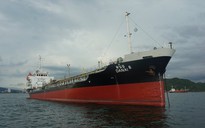 Trục xuất tàu nước ngoài chở xăng lậu