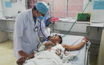 Huy động bác sĩ cứu 2 bệnh nhân bị đâm thủng tim, gan, phổi, cổ