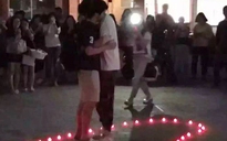 Màn tỏ tình của cặp sinh viên đồng tính Trung Quốc bị 'ném đá'