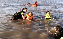 Trẻ em Hải Phòng học bơi miễn phí dịp hè