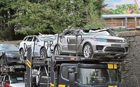 Xe vận chuyển gây tai nạn, 4 chiếc Range Rover, Jaguar biến dạng
