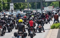 Nhiều người dùng mô tô, xe máy tại Anh chưa muốn chuyển sang xe điện
