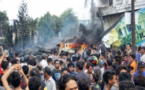 Máy bay quân sự rơi xuống khu dân cư ở Indonesia, ít nhất 30 người chết