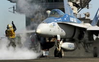 Tiêm kích F/A-18 phát cháy trên tàu sân bay Mỹ