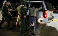 Lượng người vượt biên bị bắt tại biên giới Mỹ-Mexico giảm 40%