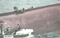 Tàu cá Trung Quốc đâm tàu dầu Hồng Kông, 13 người chết