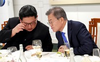 Có gì trong USB Tổng thống Moon trao tay lãnh đạo Kim?