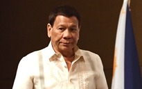 Tổng thống Duterte sẵn sàng từ chức vì nụ hôn gây bão