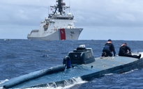 Tuần duyên Mỹ đua tốc độ bắt tàu ngầm chở gần 8 tấn cocaine