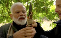 Thủ tướng Ấn Độ tham gia thử thách sinh tồn cùng Bear Grylls