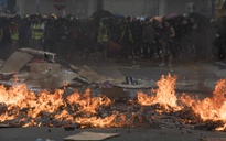 Bạo lực biểu tình lên mức 'cực đoan' tại Hồng Kông, một người trúng đạn