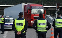 Pháp bắt xe tải chở 31 người nhập cư gần biên giới Ý