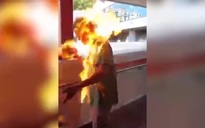 Người đàn ông bị tưới xăng đốt giữa lúc biểu tình leo thang tại Hồng Kông