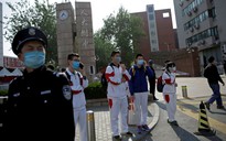 Hai học sinh Trung Quốc đột tử khi đeo khẩu trang trong giờ thể dục