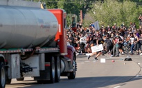 Máu đổ, bạo lực, cướp bóc leo thang giữa làn sóng biểu tình tại Mỹ