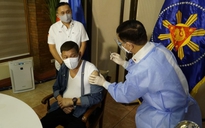 Tổng thống Philippines tiêm vắc xin Trung Quốc
