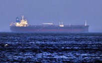 Tàu vận tải nghi bị hải tặc khống chế tại vùng Vịnh, nhiều tàu dầu báo 'mất kiểm soát'