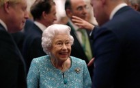 Nữ hoàng Elizabeth lần đầu qua đêm trong bệnh viện sau nhiều năm