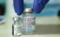 Mỹ mở rộng chương trình tiêm vắc xin bổ sung, cho phép tiêm trộn