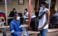 Nam Phi dỡ bỏ giới nghiêm sau khi vượt qua đợt sóng Omicron