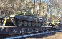 Nước NATO đầu tiên cấp xe tăng cho Ukraine